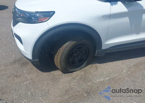 2021 Ford Explorer Police Interceptor z USA, uszkodzony, nr VIN 1FM5K8AC6MNA15775